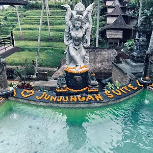 *** Parque de vacaciones Junjungan Indonesia